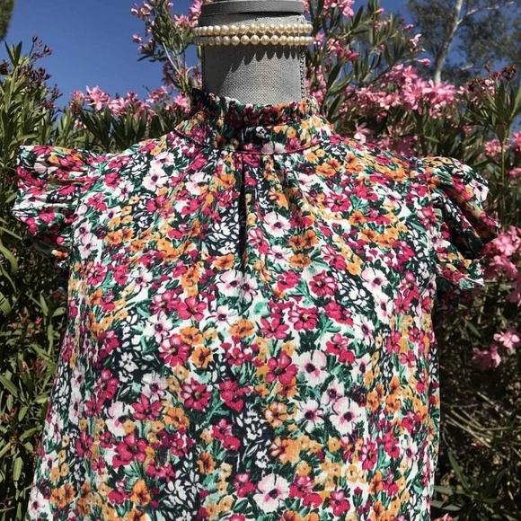 VOY Floral Pattern Blouse Women's Size Small - Picture 3 of 8